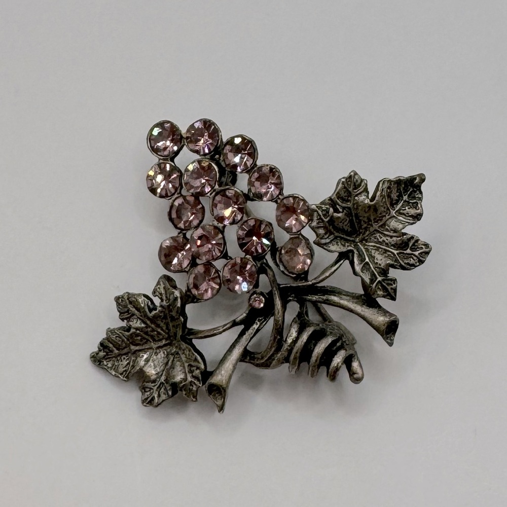 LIA Vintage Crystal Grapes Brooch - Picture 4 of 9
